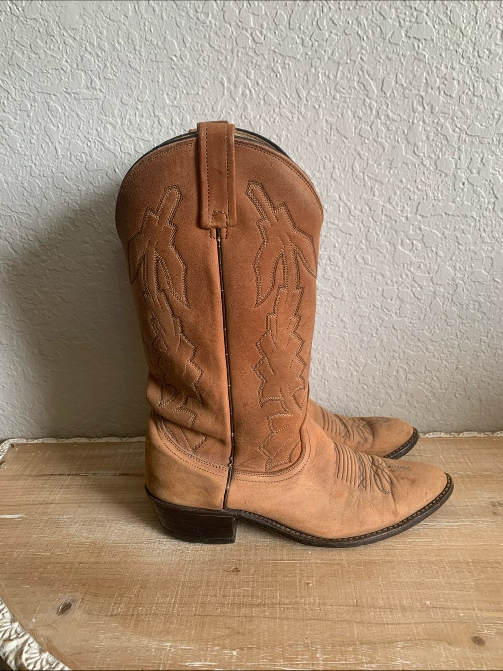 Dan Post men’s Sz 9.5 EW Tan Leather Cowboy Boots